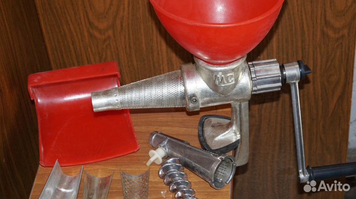 Соковыжималка шнековая ручная