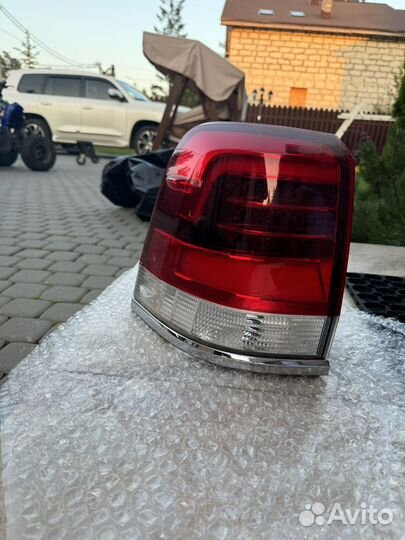 Фонарь задний Toyota land cruser 200