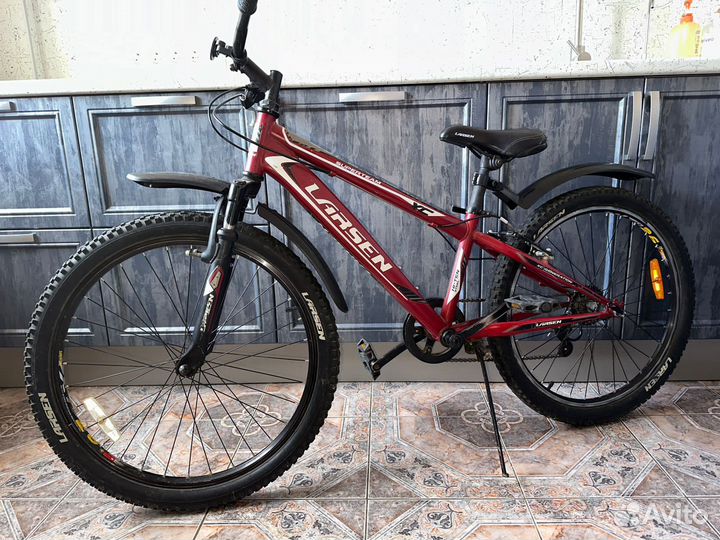 Larsen Super Team. 24