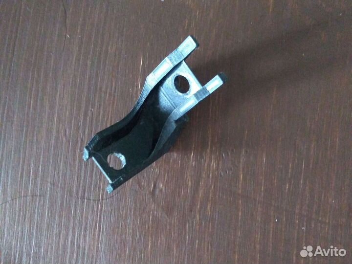 Кронштейн реснички Audi 100, a6 c4