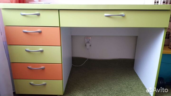 Детский письменный стол