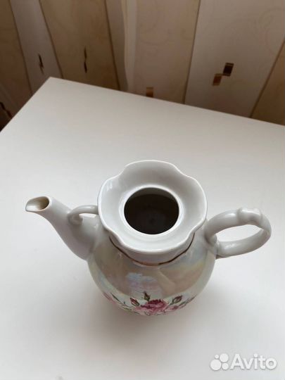 Фарфоровый чайник