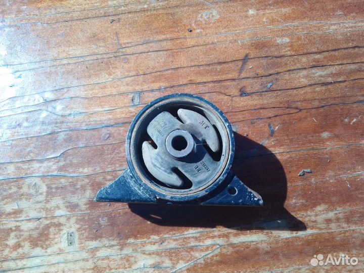 Подушка двигателя Mitsubishi lancer 6