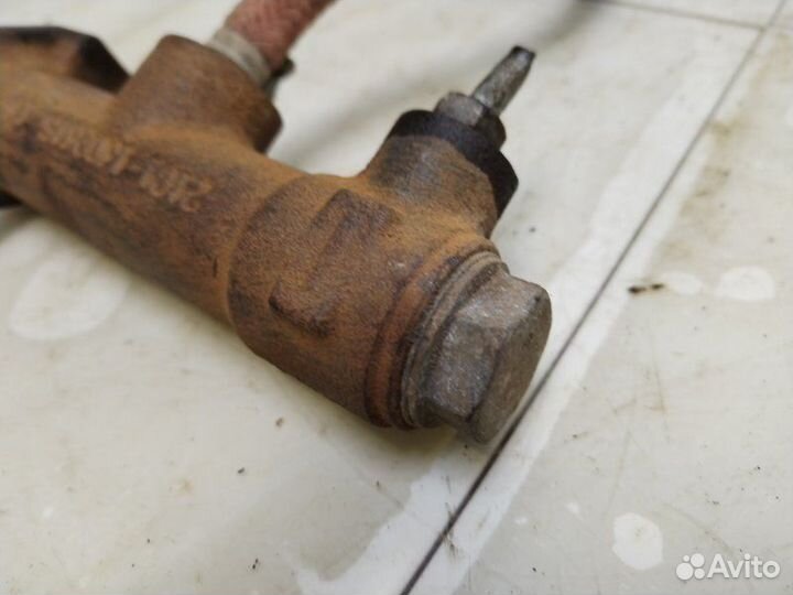 Цилиндр сцепления главный Лада Нива 21214 2005