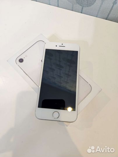 Телефон iPhone 8 64 gb