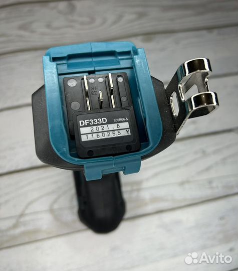 Аккумуляторный шуруповерт Makita DF333D