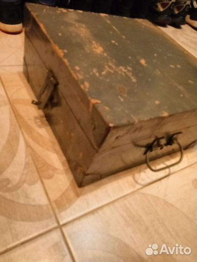 Ящик массив дерева на петлях с замком Винтаж