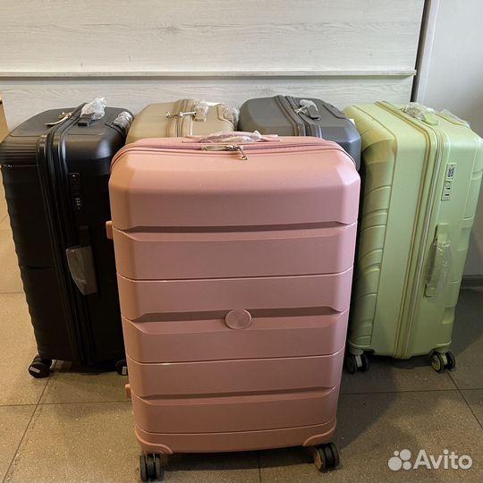 Большие чемоданы на колесах размер L
