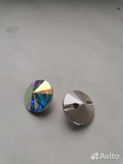 Стразы, пуговки большие 