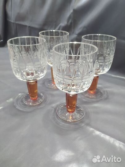 Бокалы и рюмки (голубое и марганцовое стекло)