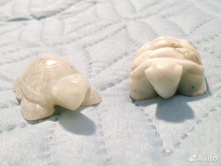 Фигурки из нефрита и горного хрусталя