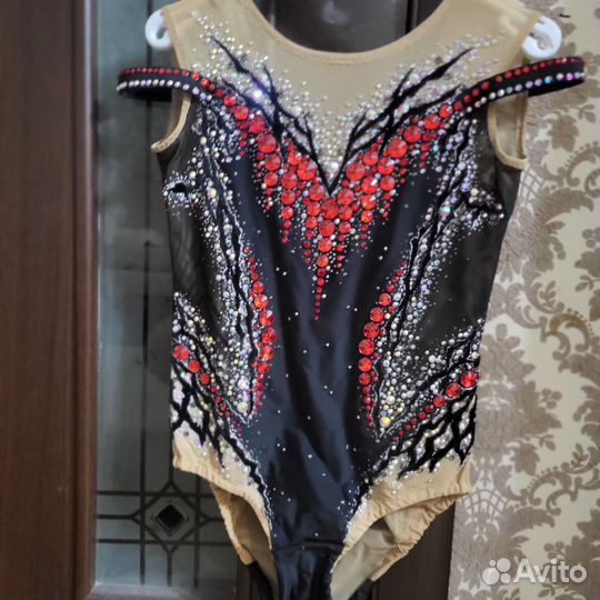 Продам купальник для художественной