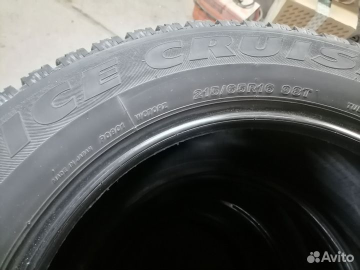 Bridgestone Ice Cruiser 7000 215/65 R16 98