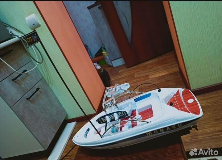 Катер на радиоуправлении