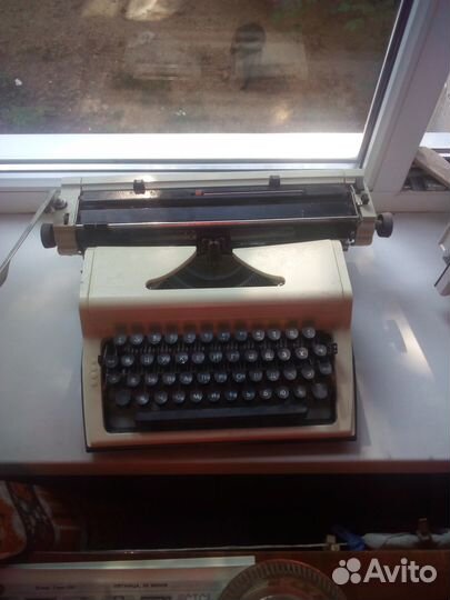 Печатная пишущая машинка