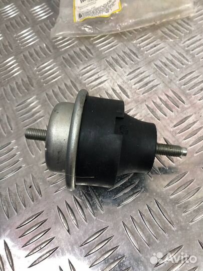 Опора двигателя правая 4001370 sasic