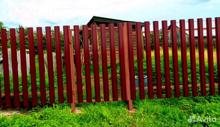 Забор из евроштакетника под ключ, калитки