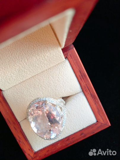 Кольцо из белого золота с бриллиантами и кварцем