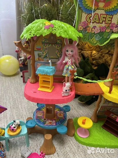 Enchantimals кафе и конюшня