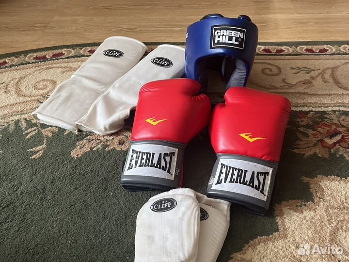 Боксерские перчатки