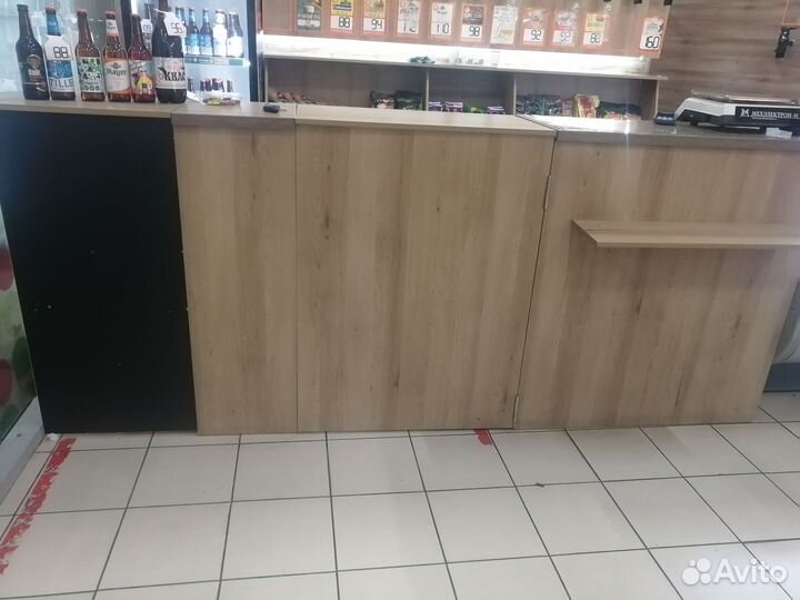 Барная стойка, стены, денежный ящик