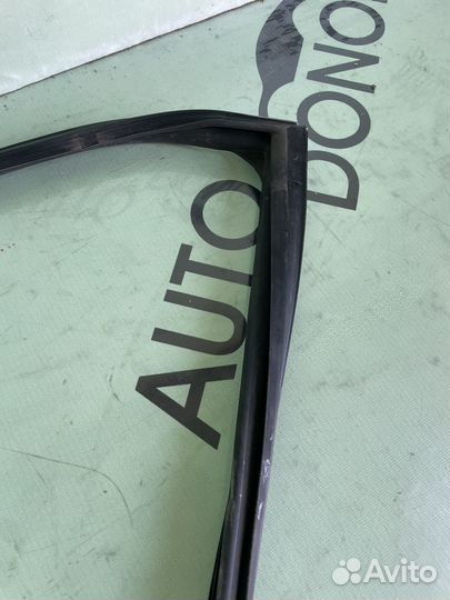 Уплотнитель стекла задней правой двери x-trail t31