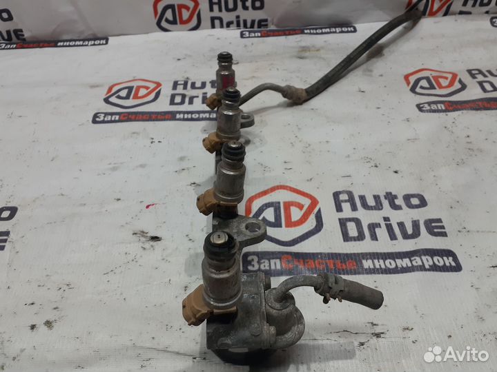 Toyota Sprinter AE110 топливная рампа с форсунками