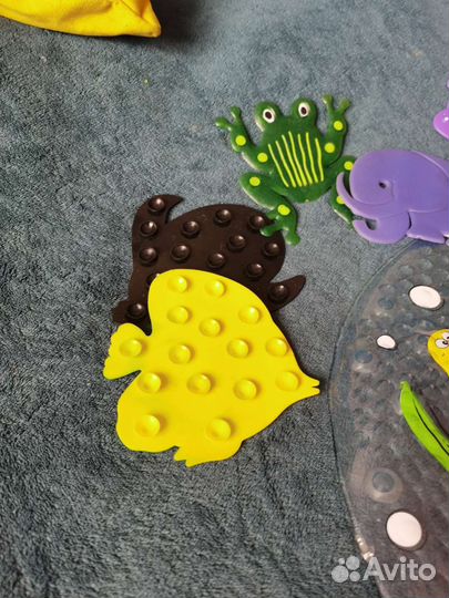 Противоскользящий коврик и липучки зверюшки