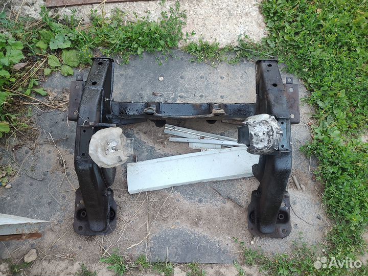 Подрамник для Ниссан Патфайндер р50