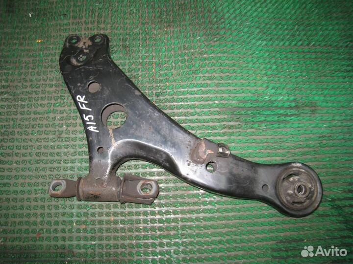 Рычаг передний правый нижний Lexus RX300 (MCU35)