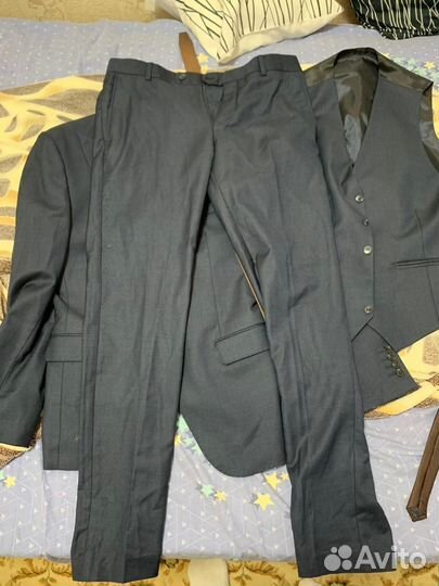 Мужской костюм тройка 48 размер