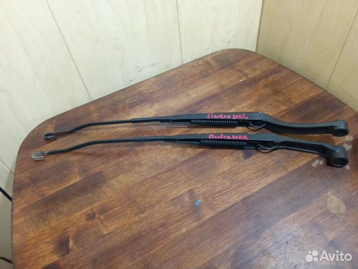 Поводок дворника левый Elantra 3 XD