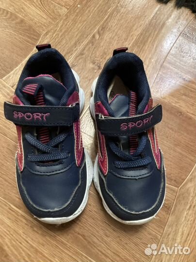 Продам кроссовки для девочки