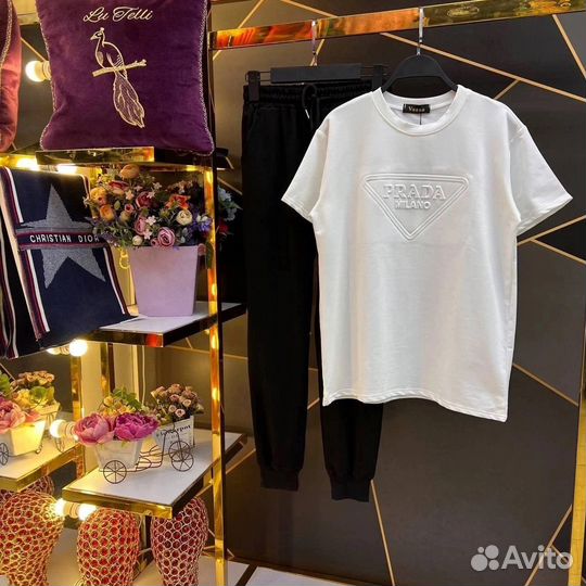 Костюм женский