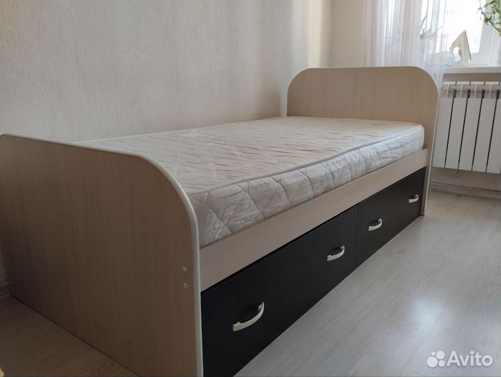 Кровать с матрасом