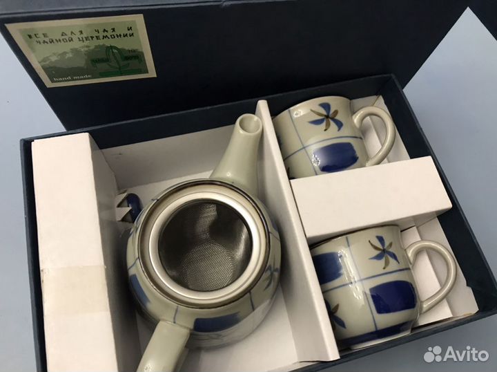 Заварочный чайник с двумя чашками