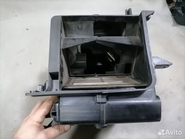 Корпус отопителя печки Mitsubishi Carisma 2000г