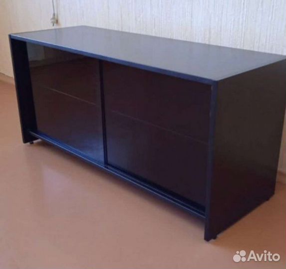 Стеклянная тумба под тв