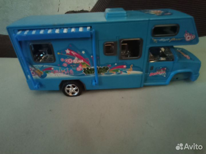 Игрушечный микроавтобус