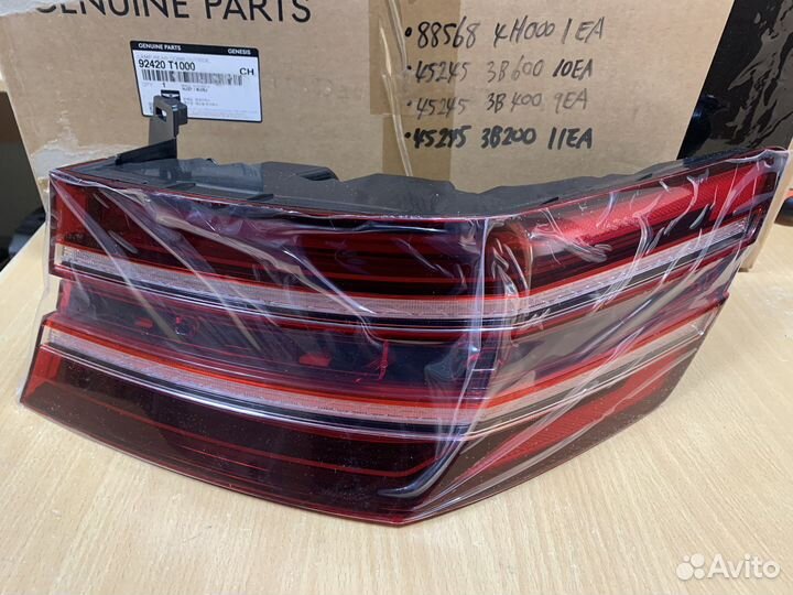 Фонарь наружный задний правый Genesis G80