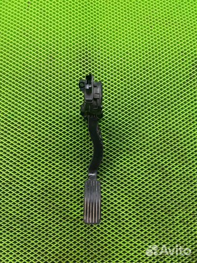 Ситроен C4 B7 педаль газа