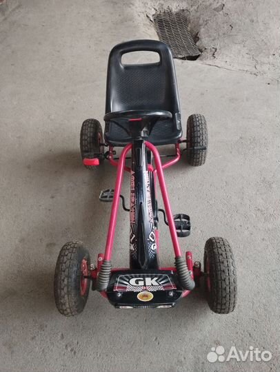 Детская машина на педалях
