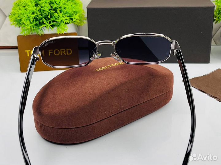 Солнцезащитные очки Tom Ford
