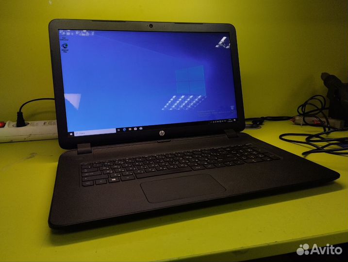 Ноутбук HP 17p105ur
