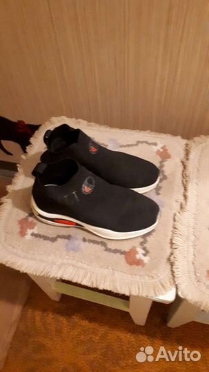 Кроссовки женские