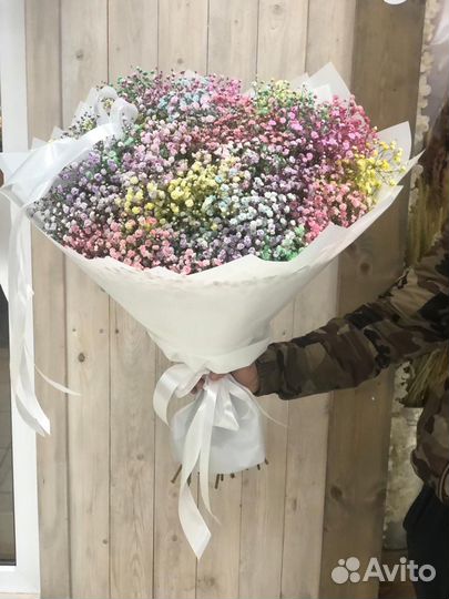 Букет из радужной гипсофилы