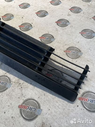 Декоративная решётка бампера 51118165144 бмв