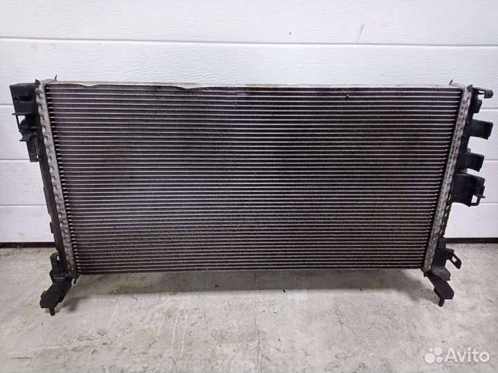 Радиатор охлаждения 2.0 дизель Renault Laguna 3