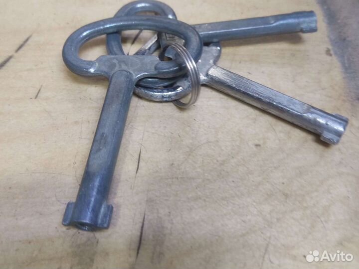 Ключи от электрощитовой