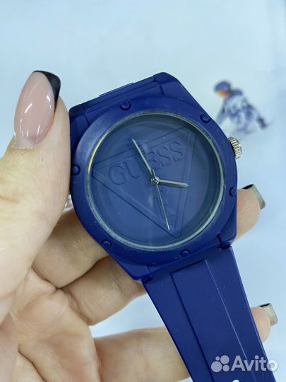 Часы Guess